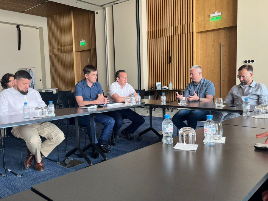 Глава Партизанского района Минска познакомился с передовым предприятием ПО «Зарница»  